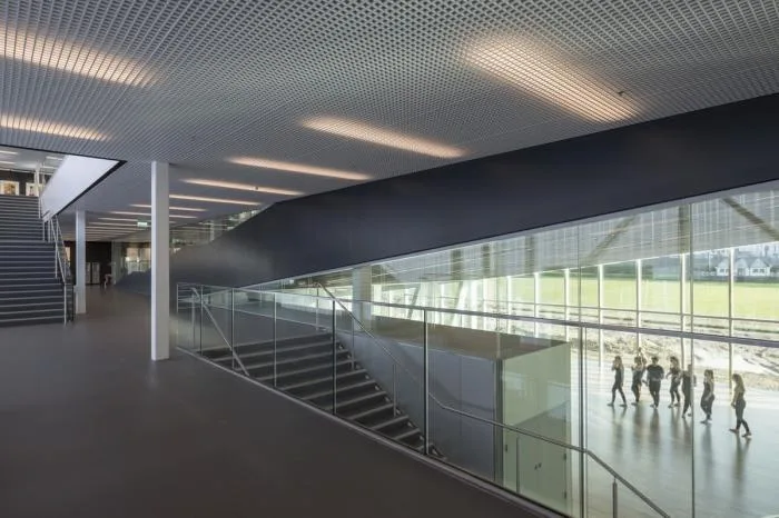 BIM建筑|体育与科学精神的碰撞：布莱顿学院 / OMA