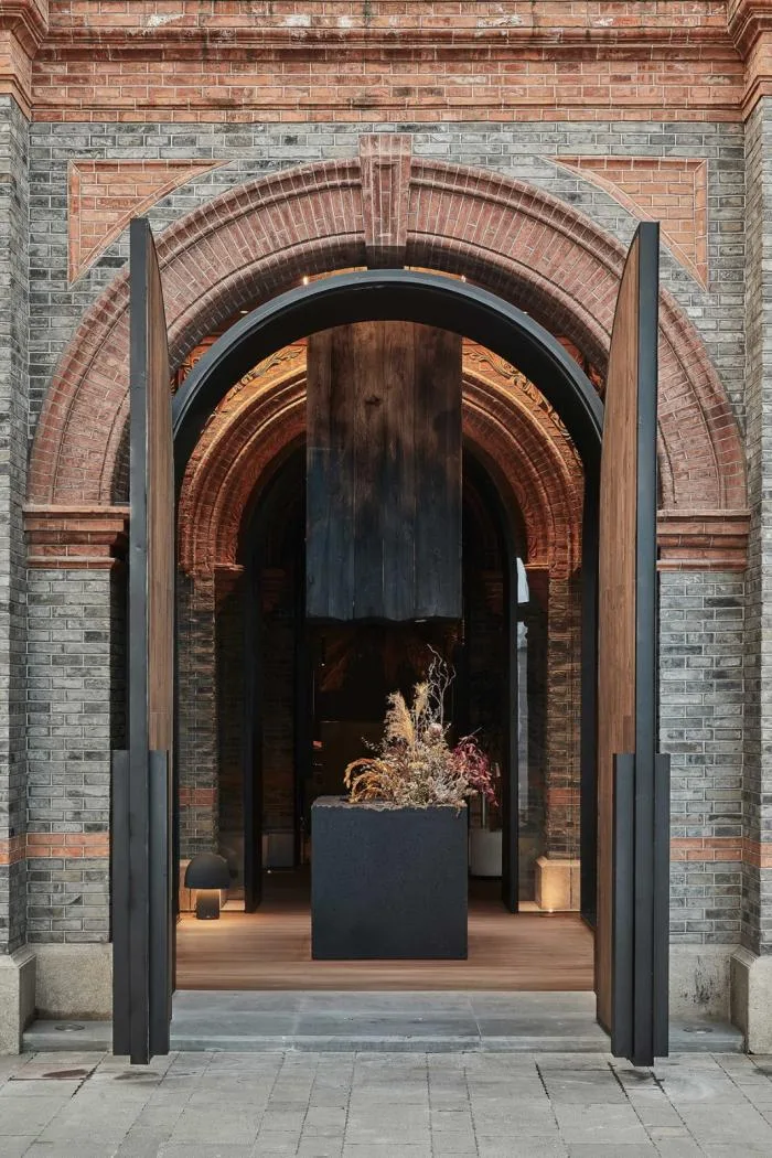 BIM建筑|当时间与温度交织于空间——CHARCOHOL巧客餐厅与鸡尾酒吧 / 八荒设计