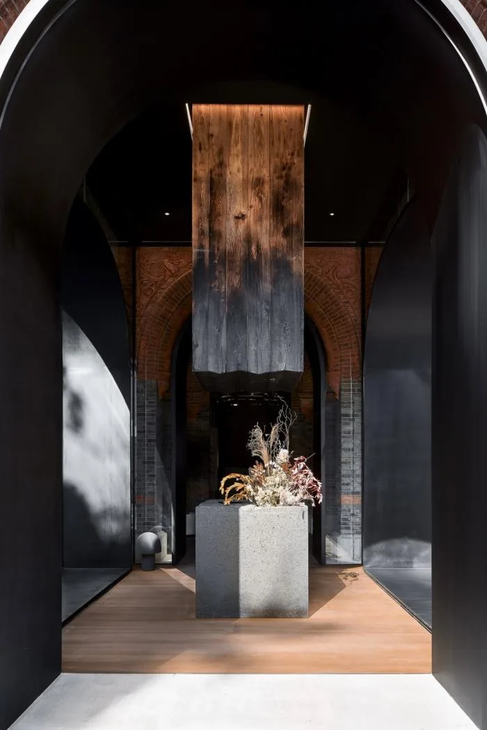 BIM建筑|当时间与温度交织于空间——CHARCOHOL巧客餐厅与鸡尾酒吧 / 八荒设计
