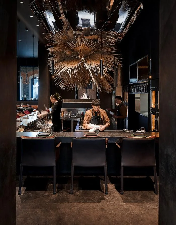 BIM建筑|当时间与温度交织于空间——CHARCOHOL巧客餐厅与鸡尾酒吧 / 八荒设计