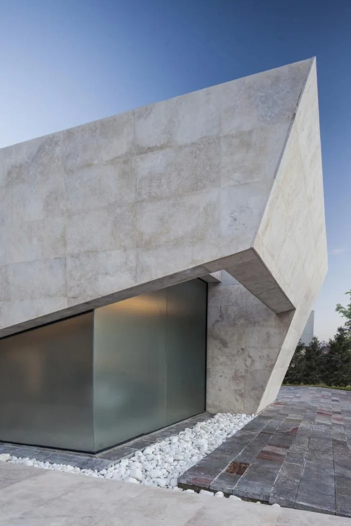 BIM建筑|温暖纯粹的解构：大理石住宅 / OON Architecture