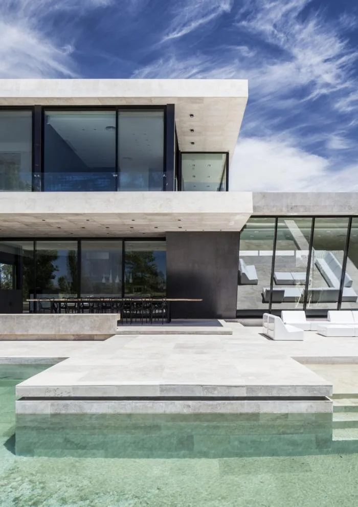 BIM建筑|温暖纯粹的解构：大理石住宅 / OON Architecture
