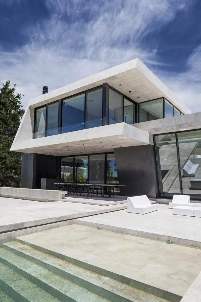 BIM建筑|温暖纯粹的解构：大理石住宅 / OON Architecture