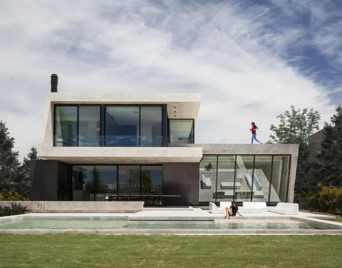 BIM建筑|温暖纯粹的解构：大理石住宅 / OON Architecture
