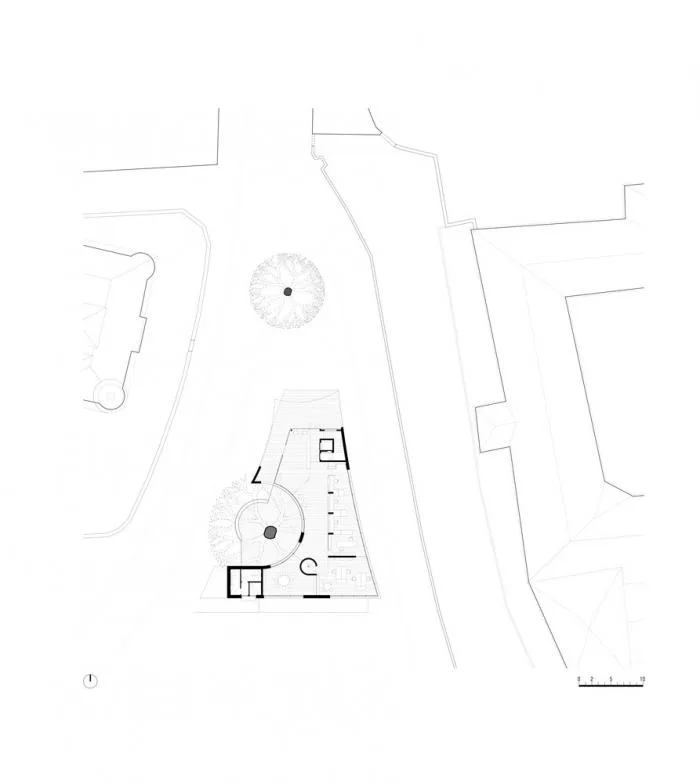 BIM建筑|融合古典，调皮地飞动——环抱老树的游客中心 / MoDusArchitects