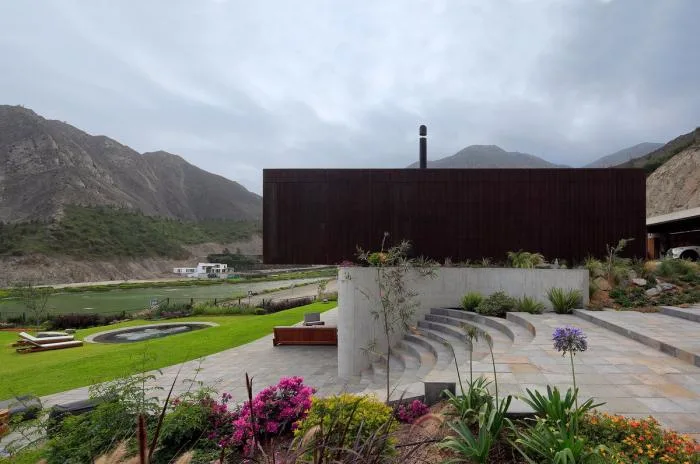 BIM建筑|山野乡村的有机住宅——“木盒之下” / Martin Dulanto Arquitecto
