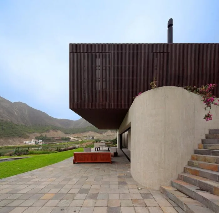 BIM建筑|山野乡村的有机住宅——“木盒之下” / Martin Dulanto Arquitecto