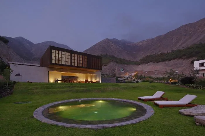 BIM建筑|山野乡村的有机住宅——“木盒之下” / Martin Dulanto Arquitecto