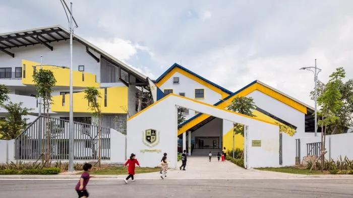 BIM建筑|五彩斑斓，互相嵌套的“山坡‘幼儿园 / 1+1>2