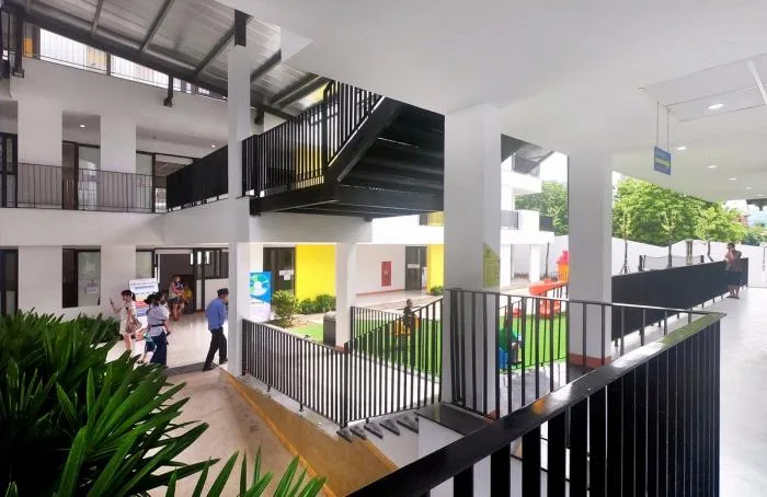 BIM建筑|五彩斑斓，互相嵌套的“山坡‘幼儿园 / 1+1>2
