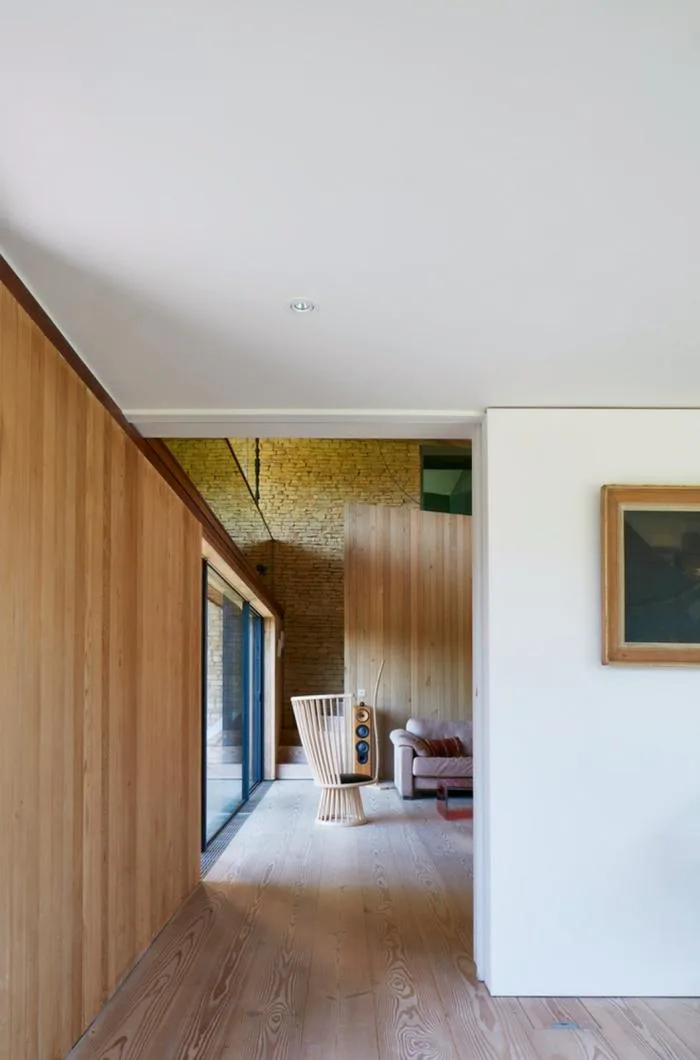 BIM建筑|乡村风景里的双人舞：英国景天草住宅 / Featherstone Young