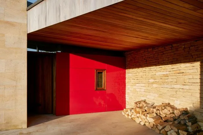 BIM建筑|乡村风景里的双人舞：英国景天草住宅 / Featherstone Young