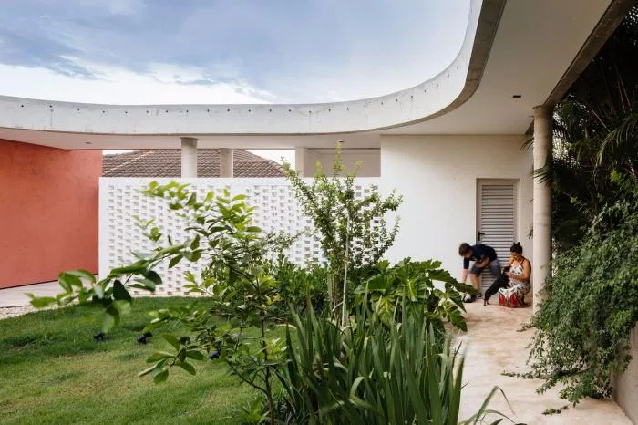 BIM建筑|方与圆营造的花园式住宅：Cauman之家 / Estúdio BRA