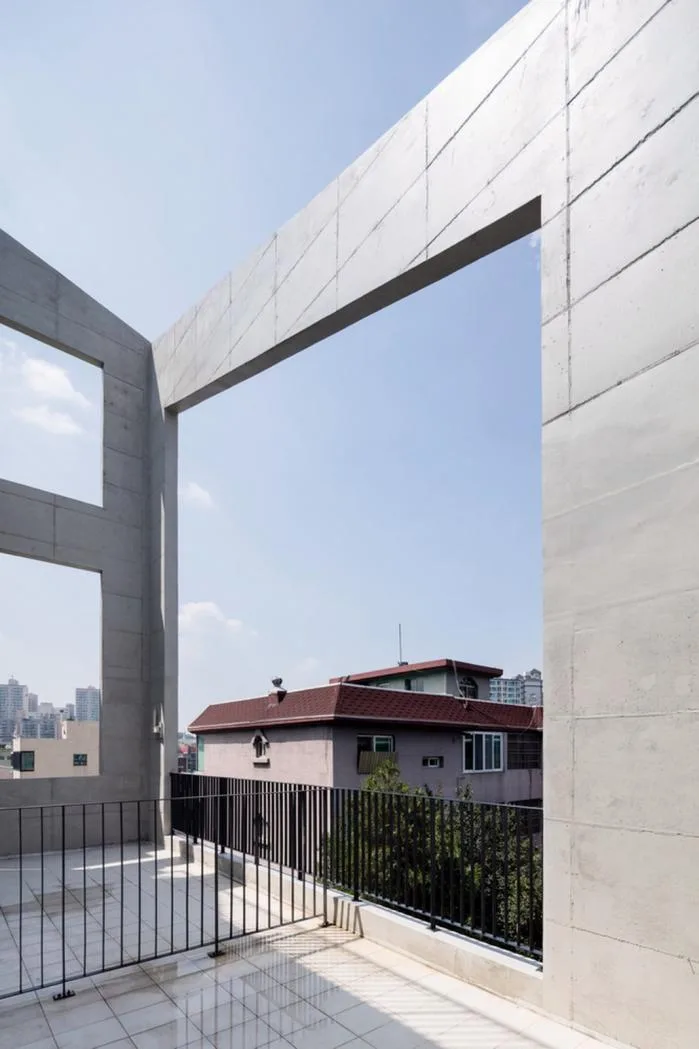 BIM建筑|虚与实的统一：韩国混凝土架空公寓 / Atelier Jun