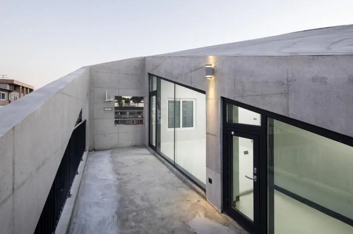 BIM建筑|虚与实的统一：韩国混凝土架空公寓 / Atelier Jun