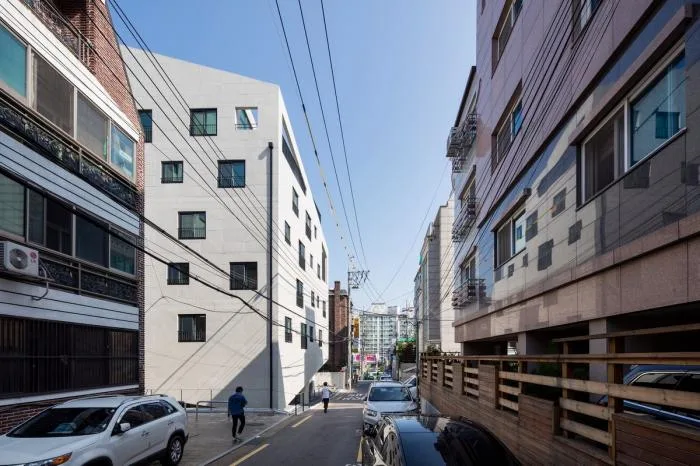 BIM建筑|虚与实的统一：韩国混凝土架空公寓 / Atelier Jun