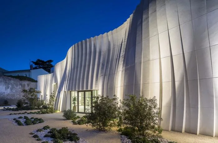 BIM建筑|柔软起伏的白色波浪：德拉斯兄弟酒庄