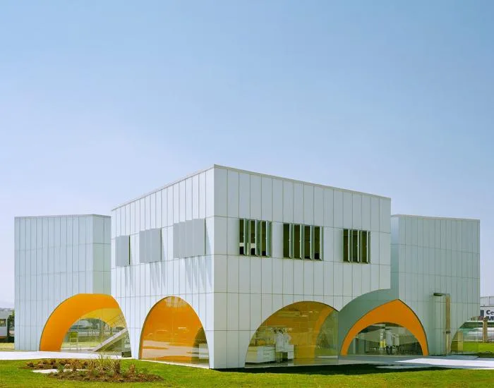 BIM建筑|宛如晶莹透明的水晶：墨西哥雀巢集团创新实验室／Rojkind Arquitectos