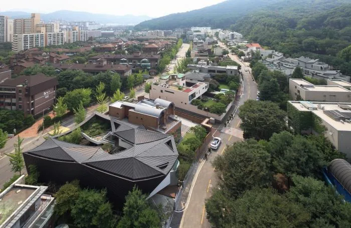 BIM建筑|动态绵延，自成一座山脉：韩国“四合院” / IROJE KHM Architects