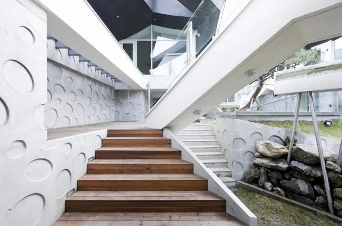 BIM建筑|动态绵延，自成一座山脉：韩国“四合院” / IROJE KHM Architects