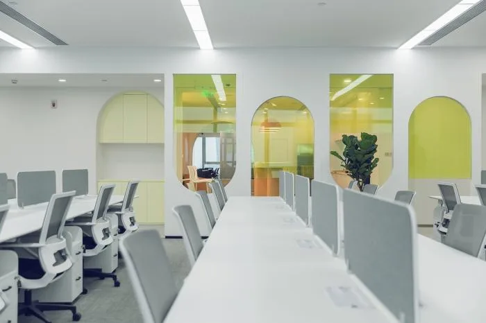 BIM建筑|舒适而优雅的性冷淡风——如涵文化办公空间 / inDeco领筑智造