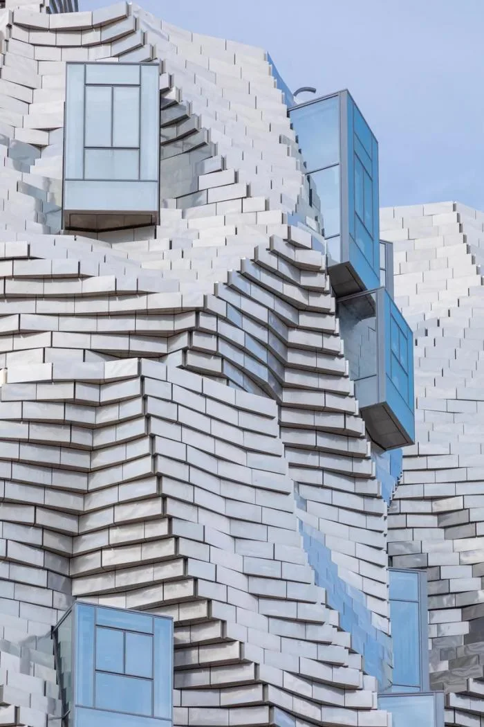 BIM建筑|弗兰克·盖里作品LUMA大厦即将竣工，银色铝板覆盖的动感雕塑