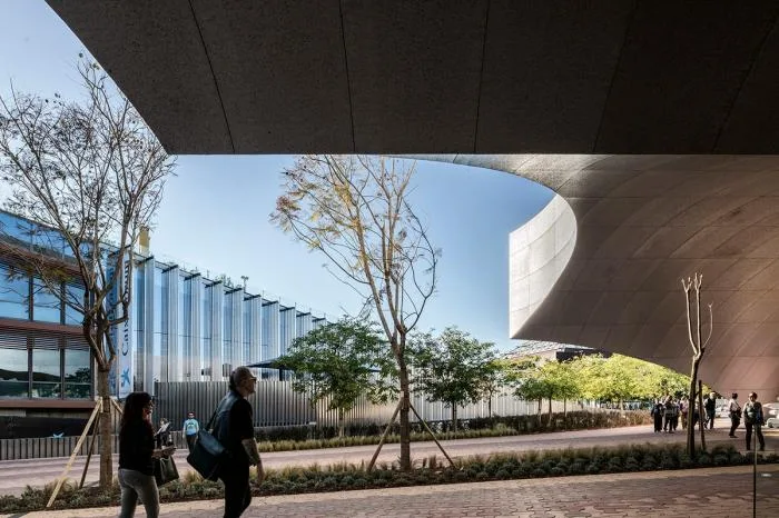 BIM建筑|被“掏空”舞动的雕塑：塞维利亚新文化中心 / Vázquez Consuegra