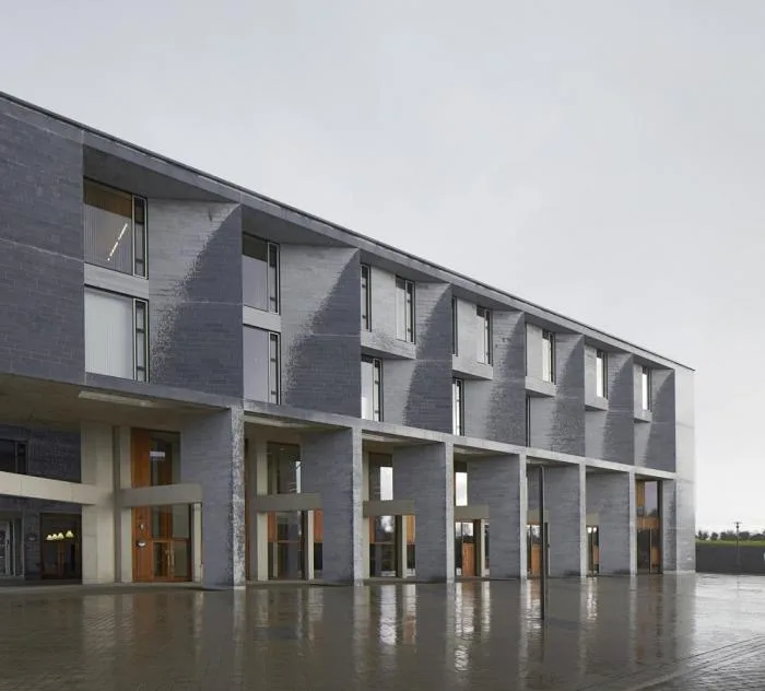 BIM建筑|利默里克大学医学院和宿舍楼 / Grafton Architects
