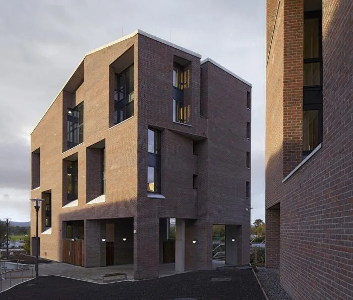 BIM建筑|利默里克大学医学院和宿舍楼 / Grafton Architects