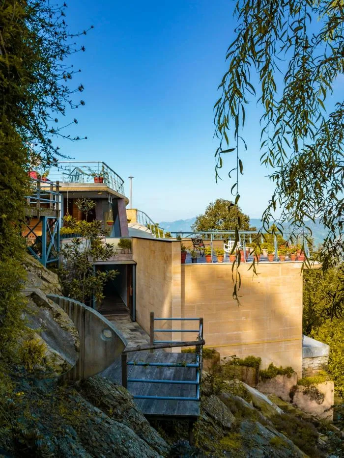 BIM建筑|粗野之中，宁静地消隐，喜马拉雅山间坡道小屋 / Ant Studio