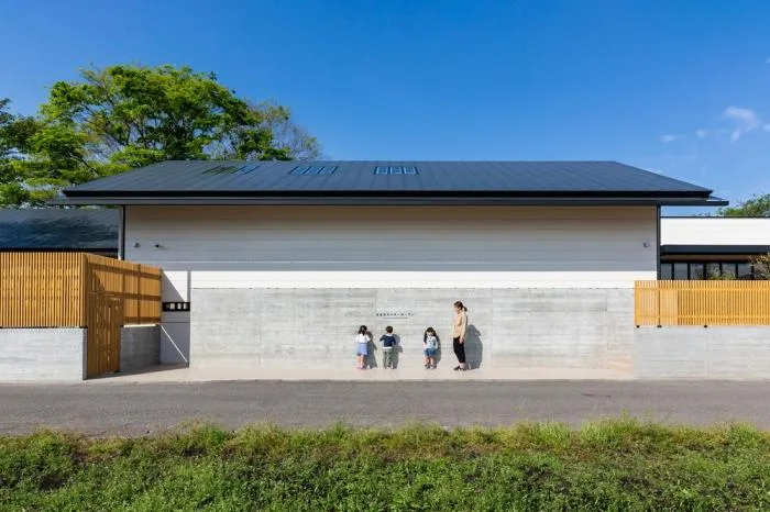 BIM建筑|儿童画里的木屋乐园，MRN幼儿园 / HIBINOSEKKEI +日比野设计
