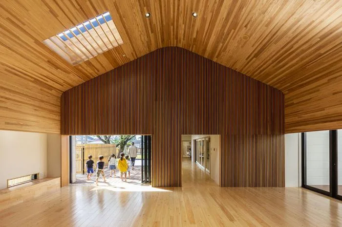 BIM建筑|儿童画里的木屋乐园，MRN幼儿园 / HIBINOSEKKEI +日比野设计
