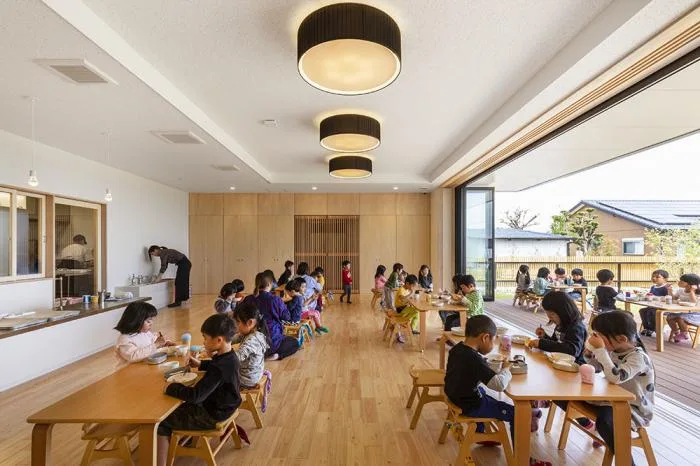 BIM建筑|儿童画里的木屋乐园，MRN幼儿园 / HIBINOSEKKEI +日比野设计