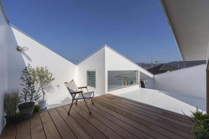 BIM建筑|登山路径般的迷你空间，高规“螺旋”住宅 / 岛田阳建筑事务所