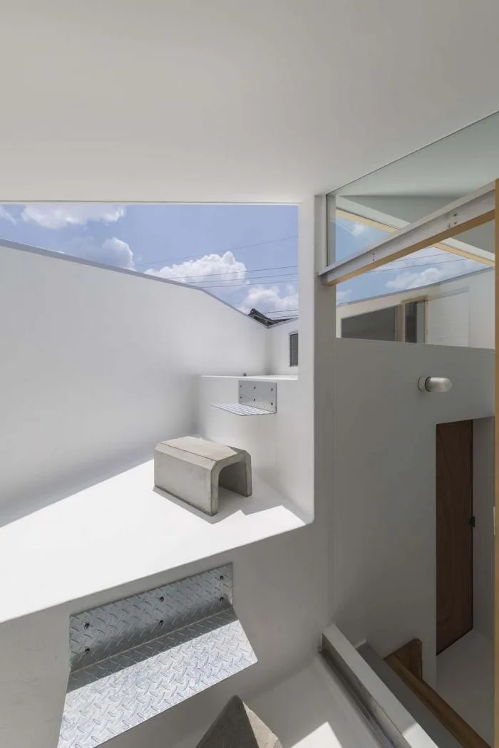 BIM建筑|登山路径般的迷你空间，高规“螺旋”住宅 / 岛田阳建筑事务所