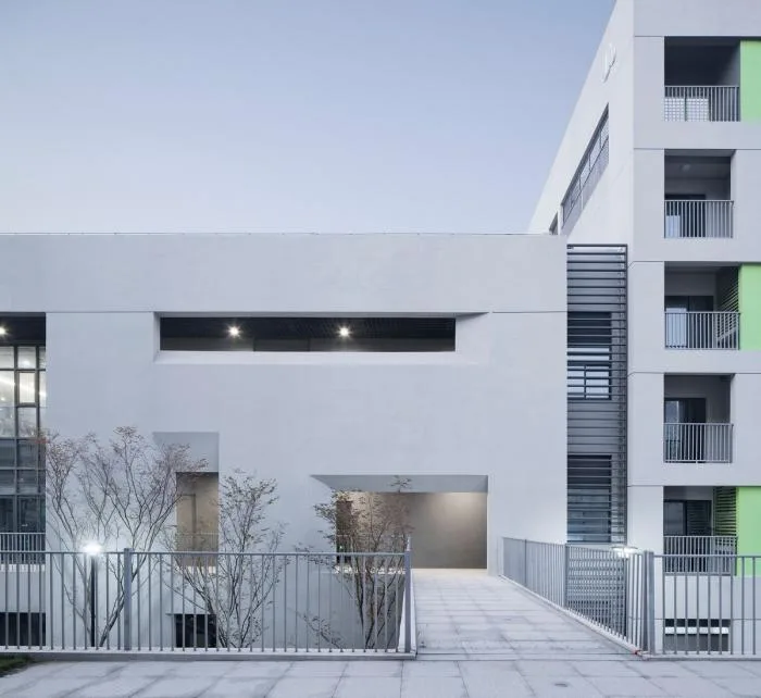 BIM建筑|小河弯弯，愉快嬉戏的童年——宁波杭州湾滨海小学 / 浙江大学建筑设计研究院