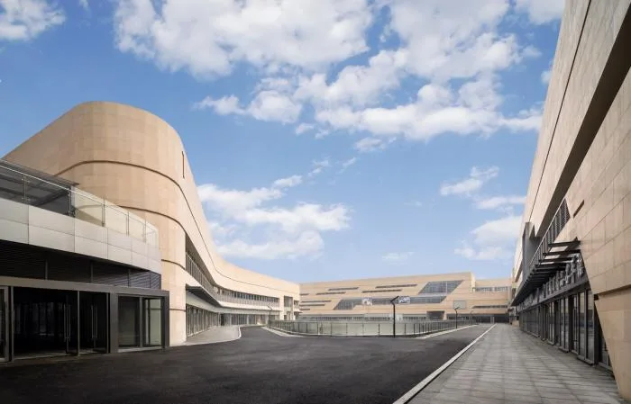 BIM建筑|极速车王的起点——天益国际汽车城 / 三益建筑设计