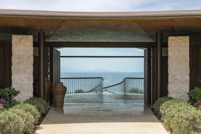 BIM建筑|爱琴海岸安静流淌的暖浪：Dolunay庄园 / Foster + Partners