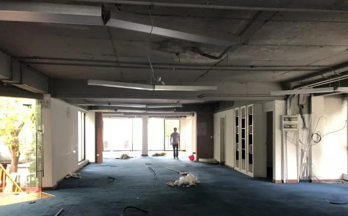 BIM建筑|隐于都市心脏，广州老楼蜕变成时尚办公空间 / 在于空间设计
