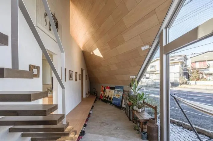 BIM建筑|陡坡屋顶和对角线展墙的三维构图：日本8.5住宅 / DOG