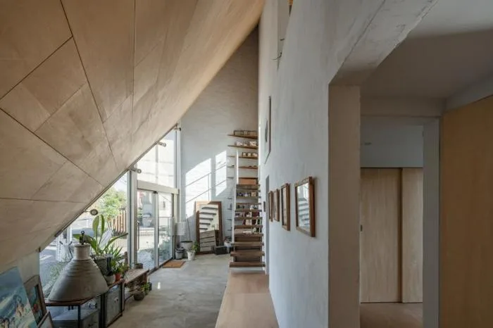 BIM建筑|陡坡屋顶和对角线展墙的三维构图：日本8.5住宅 / DOG