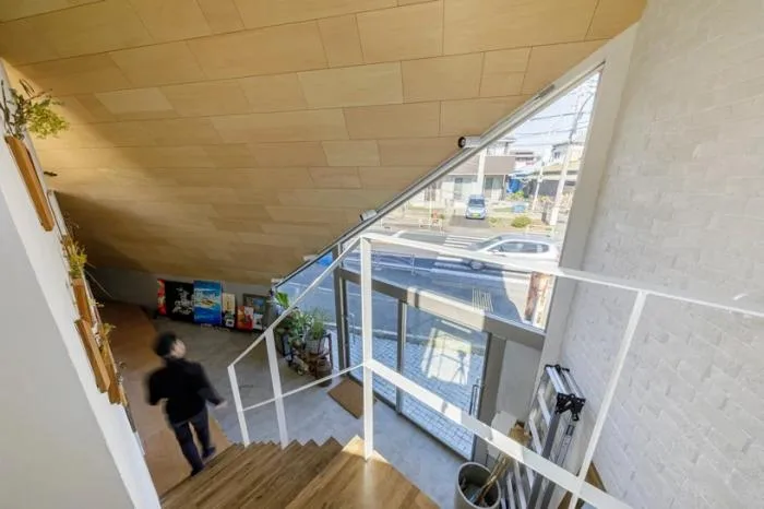 BIM建筑|陡坡屋顶和对角线展墙的三维构图：日本8.5住宅 / DOG