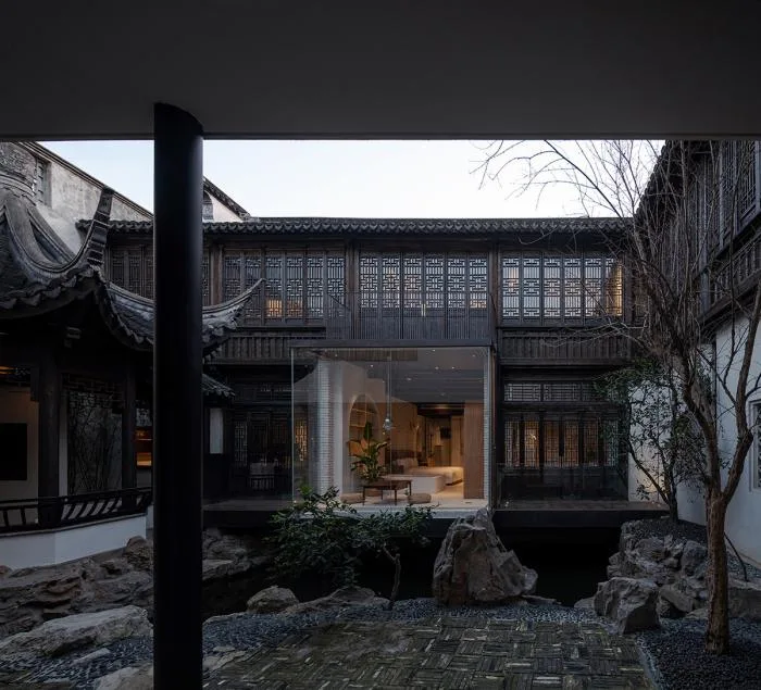 BIM建筑|白墙黛瓦下营造现代温暖空间，挚舍南禅观水酒店 / 本哲建筑