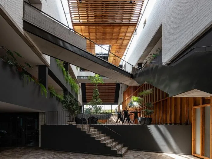 BIM建筑|于坚固外表下通透呼吸：厄瓜多尔自然大楼