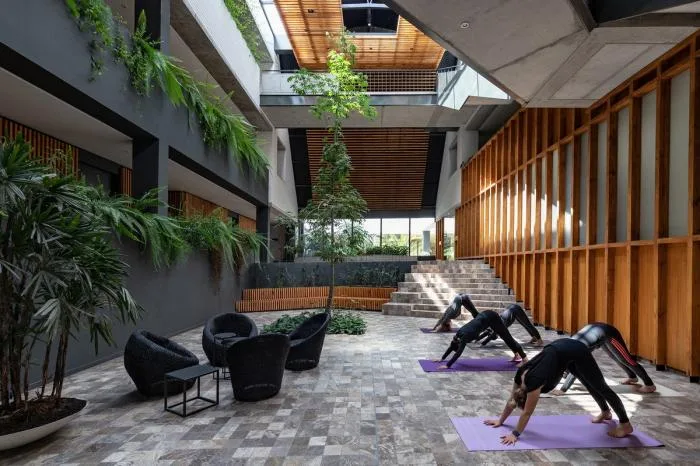 BIM建筑|于坚固外表下通透呼吸：厄瓜多尔自然大楼