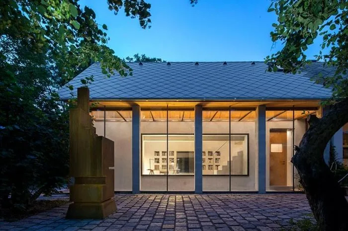 BIM建筑|裸露砖砌天花下的禅意小屋