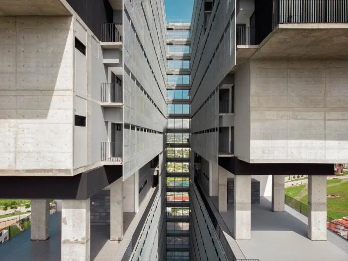 BIM建筑|64米深“峡谷”的裂变——阿曼尼公寓