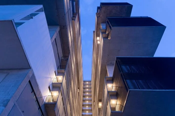 BIM建筑|64米深“峡谷”的裂变——阿曼尼公寓