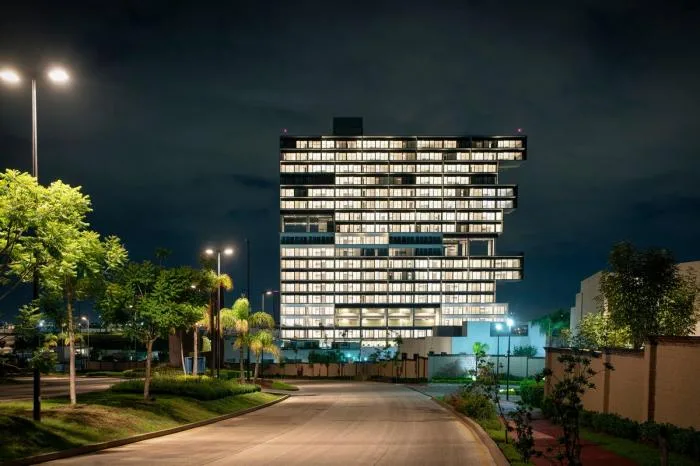 BIM建筑|64米深“峡谷”的裂变——阿曼尼公寓