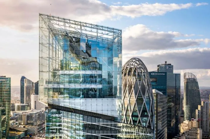 BIM建筑|一组捕捉与散射光的“水晶”组合——圣戈班总部办公楼